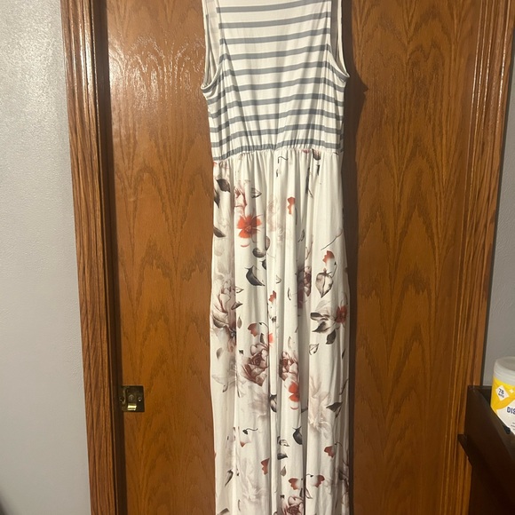 Striped and Floral Maxi Dress - Picture 7 of 8
